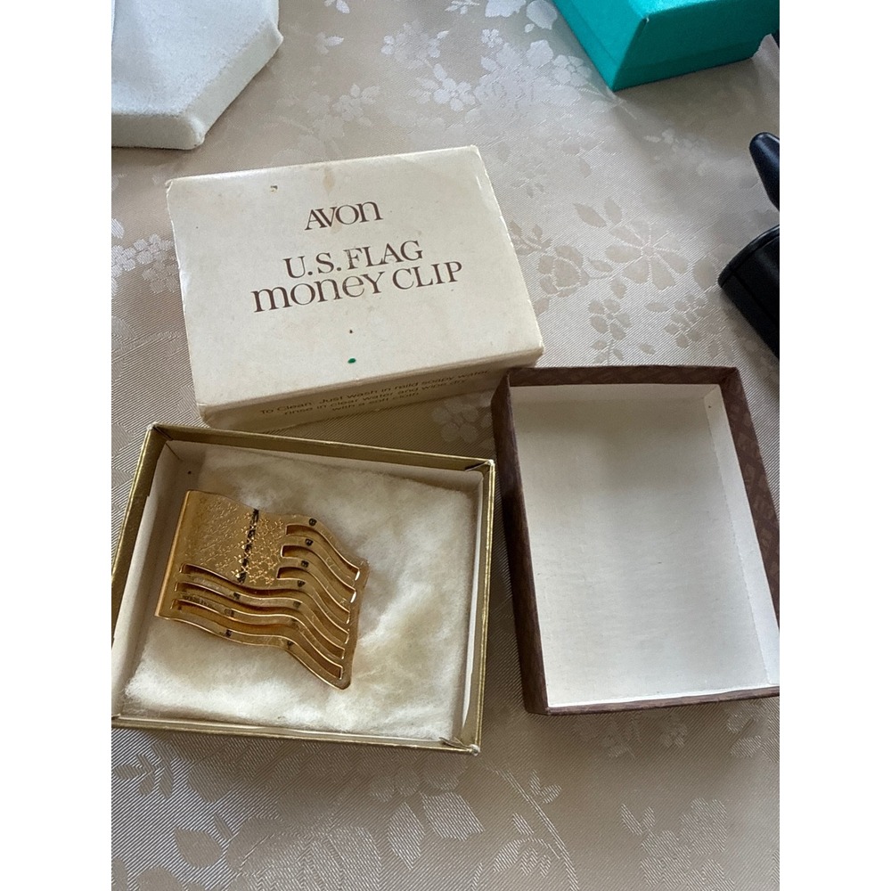 Vintage Avon US Flag Money Clip Gold Tone Patriotic Americana 1981 with Box